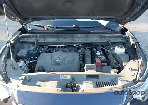 2021 Toyota Highlander Xle z USA, uszkodzony, nr VIN 5TDGZRBH0MS524733